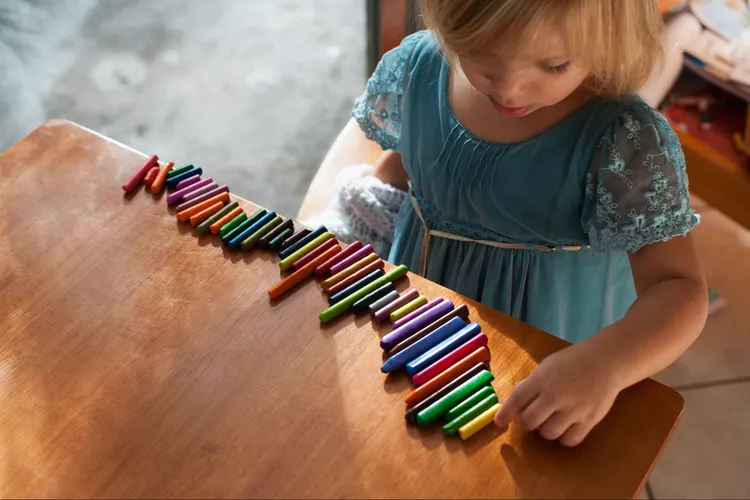 girl with chalks